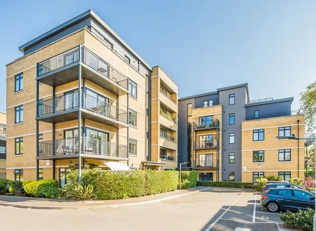 Samuelson Place, Isleworth, TW7, photo 1