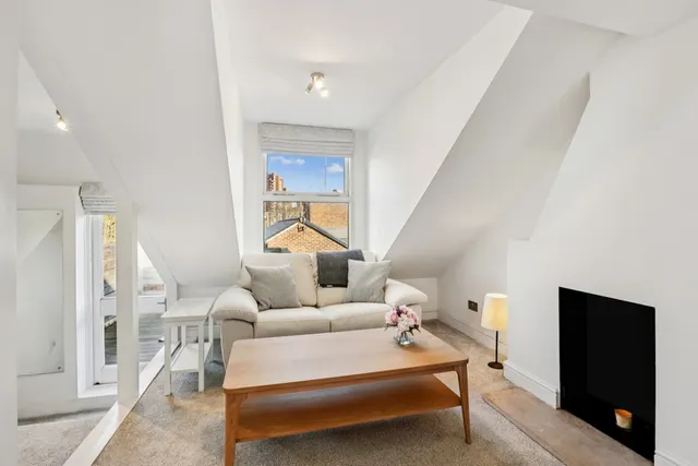 Photo 3 — Tetcott Road, Chelsea