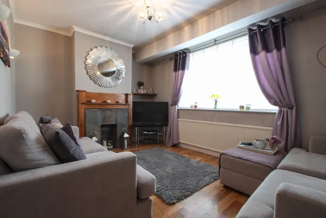 Photo 2 — Ivy Close, Dartford, Kent, DA1
