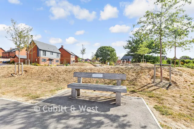 Burdock Road, Horsham, RH12, photo 3