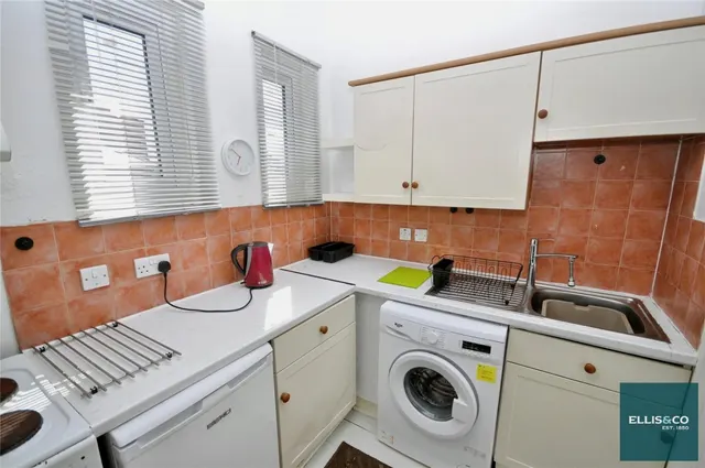 High Road, North Finchley, N12, photo 3
