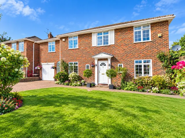 Orchard Grove, Flackwell Heath, HP10, photo 1