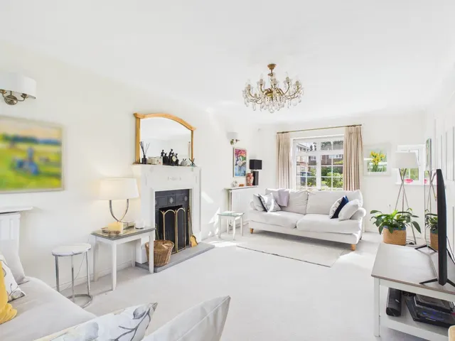 Orchard Grove, Flackwell Heath, HP10, photo 2