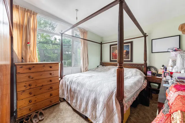 Photo 3 — 15 Winston Close, Harrow
