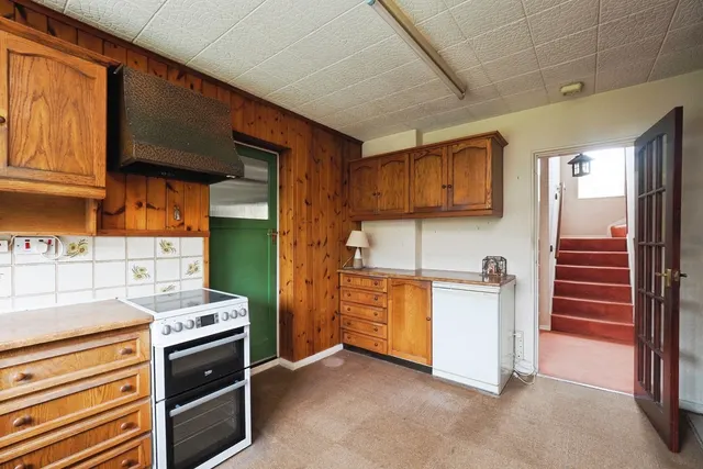 Photo 3 — Maidstone Drive, Wollaton, Nottinghamshire, NG8