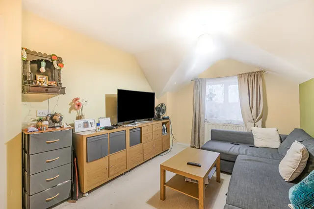 Photo 2 — Flat 22, 89 Park Road, London