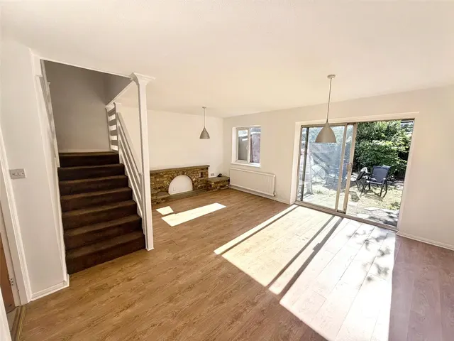 Photo 2 — Oakleigh Crescent, London, Greater London, N20 0BJ