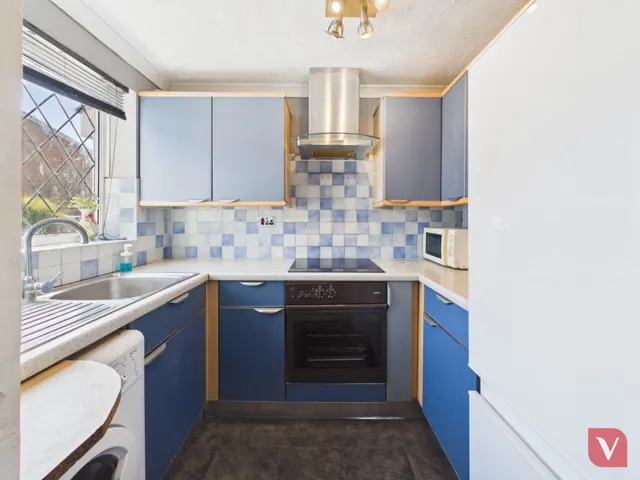 Photo 3 — Swan Mead, Luton, LU4 0YP