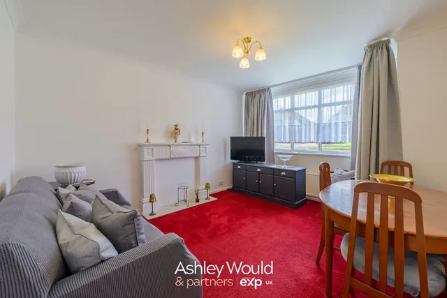 Fairbourne Avenue, Rowley Regis, B65, photo 3