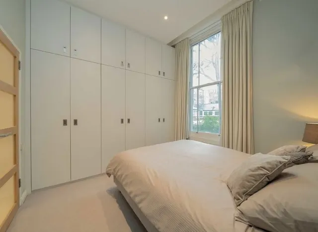 Photo 3 — Blenheim Crescent, London, W11