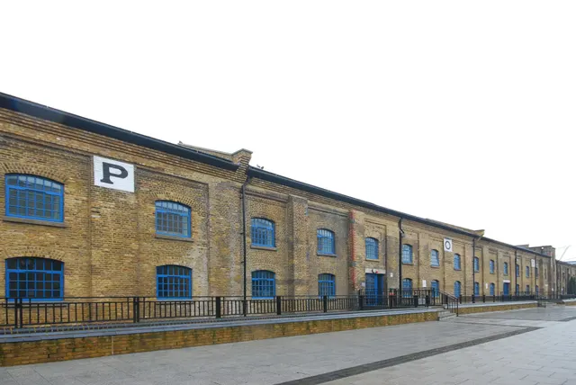 London, E16, photo 1