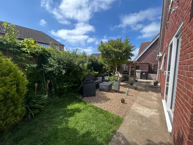St. Margarets Avenue, Skegness, PE25, photo 2
