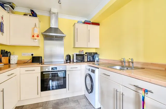 Chatham Close, Salisbury, SP1, photo 3