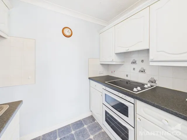 Photo 3 — Flat 32 Homecroft House