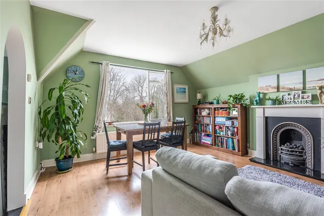 Photo 3 — Wellington Road, Hampton Hill, TW12 1JY