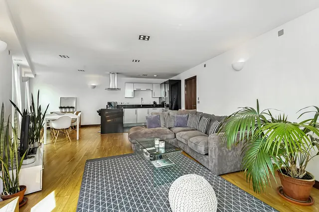 Bridges Court Road, London, SW11, photo 1