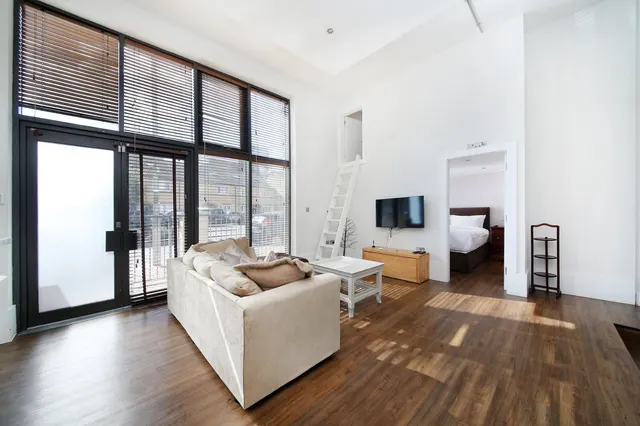 Gwynne Road, London, SW11, photo 1