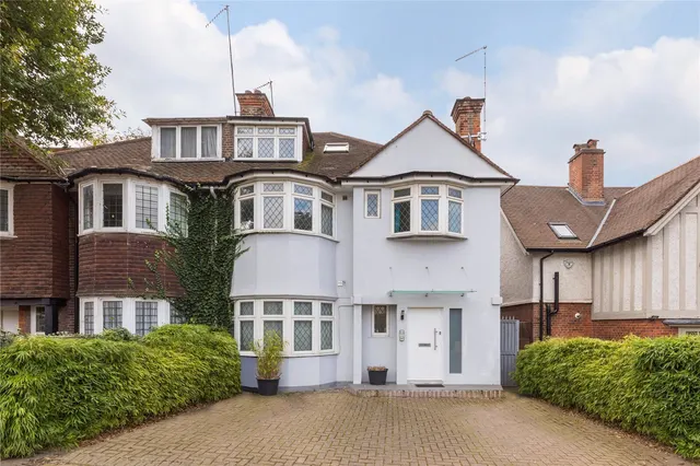 North End Road, Golders Green, NW11, photo 1