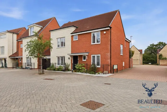 Fairway Drive, Chelmsford Garden, Chelmsford, CM3 3FG, photo 1