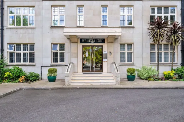 Photo 3 — Wellington Road, London, NW8 9TA