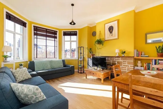 Fordwych Road, London, NW2, photo 2