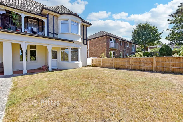 Southdown Road, Freshwater, PO40, photo 2