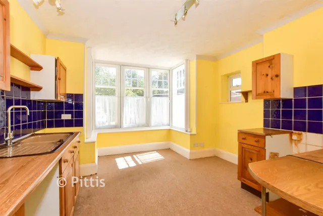 Southdown Road, Freshwater, PO40, photo 3