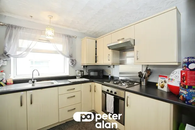 The Close, Hengoed, CF82, photo 2