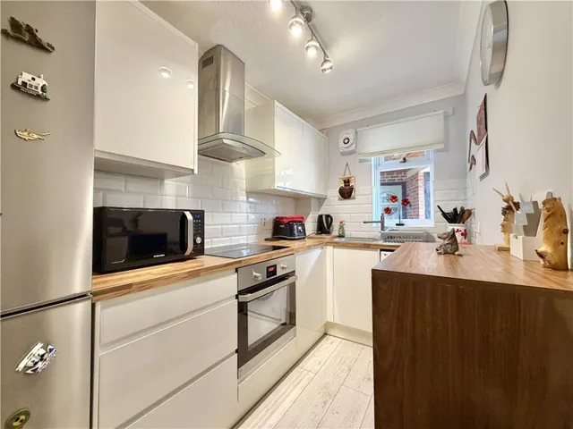 Lower Common Road, West Wellow, SO51, photo 3