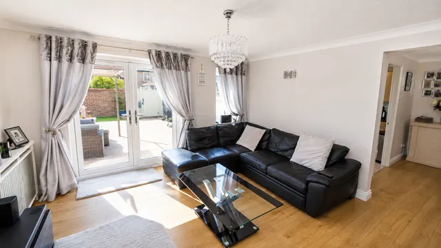 Photo 2 — Hayes Road, Greenhithe, DA9 9DW