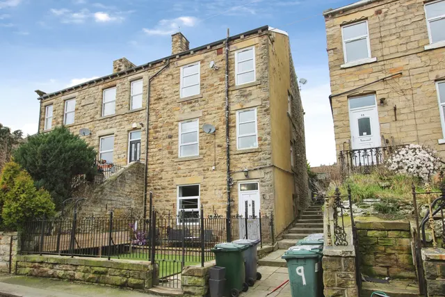Oaks Road, Batley, photo 1