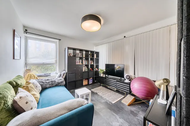 Photo 2 — 10 Durrington Tower, Wandsworth Road, London