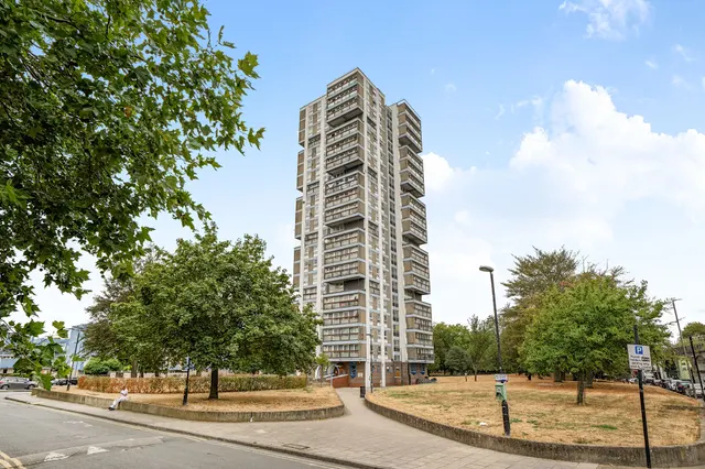 10 Durrington Tower, Wandsworth Road, London, photo 1