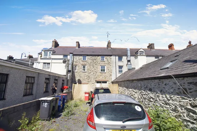 High Street, Llangefni, LL77, photo 2