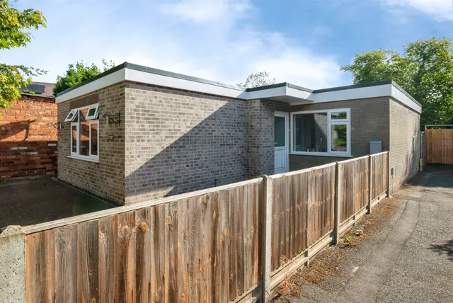 Dolphin Close, Worcester, photo 1