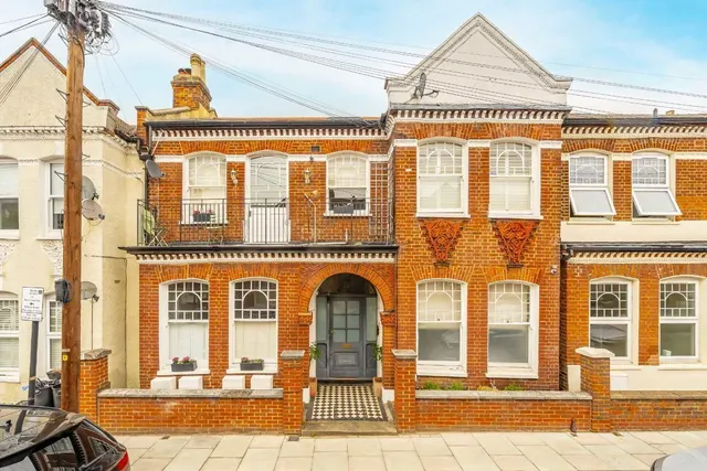 Dafforne Road, SW17, photo 1