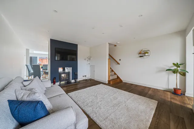 Photo 3 — Abbey Close, Newbury, RG14