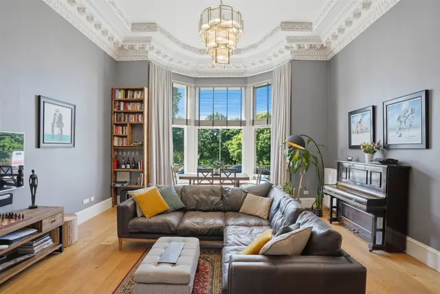 Photo 2 — 0/2 19 Park Terrace, Park, G3 6BY