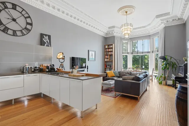 Photo 3 — 0/2 19 Park Terrace, Park, G3 6BY