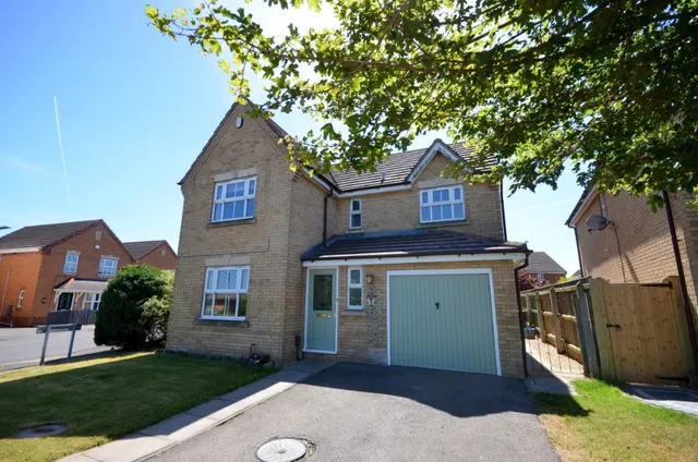 4 bedroom house, St Clements Way, New Waltham, DN36