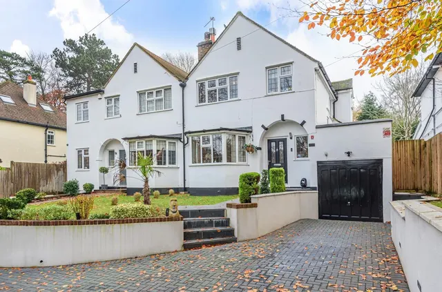 Sutton Lane, Banstead, Surrey, SM7 3QP, photo 1