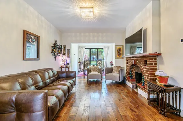 Photo 3 — Sutton Lane, Banstead, Surrey, SM7 3QP