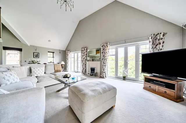 Wray Common Road, Reigate, RH2, photo 2
