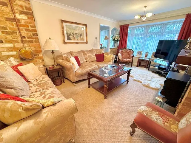 Photo 2 — Barley Brow, Dunstable LU6 1UJ