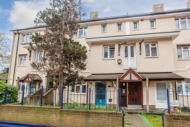 Gibson Close, Stepney Green, photo 1