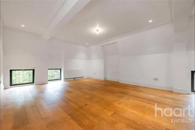 London, NW7, photo 3