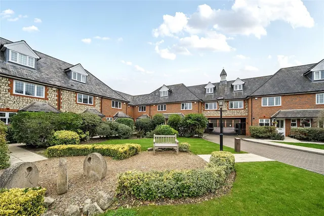 Photo 2 — Asprey Mews, Beckenham, BR3