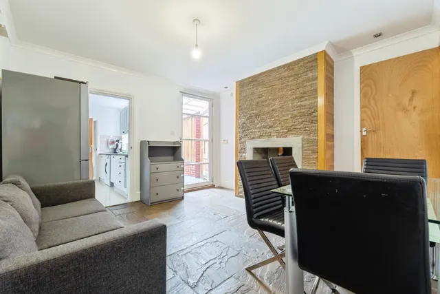 Empress Road, Loughborough, photo 1