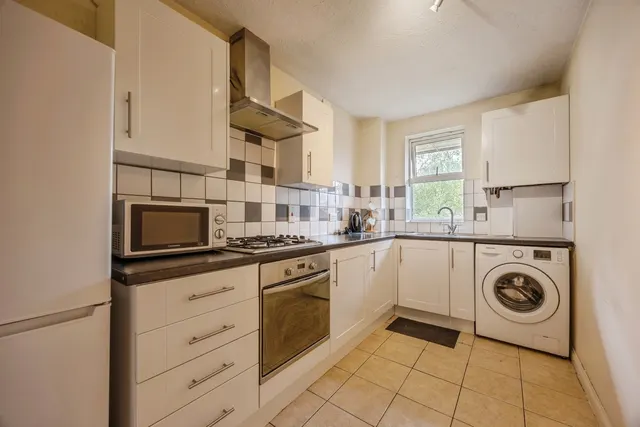 Photo 3 — Scarbrook Road, Croydon, CR0