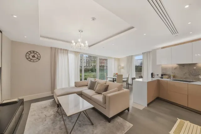 Radnor Terrace, London, W14, photo 1